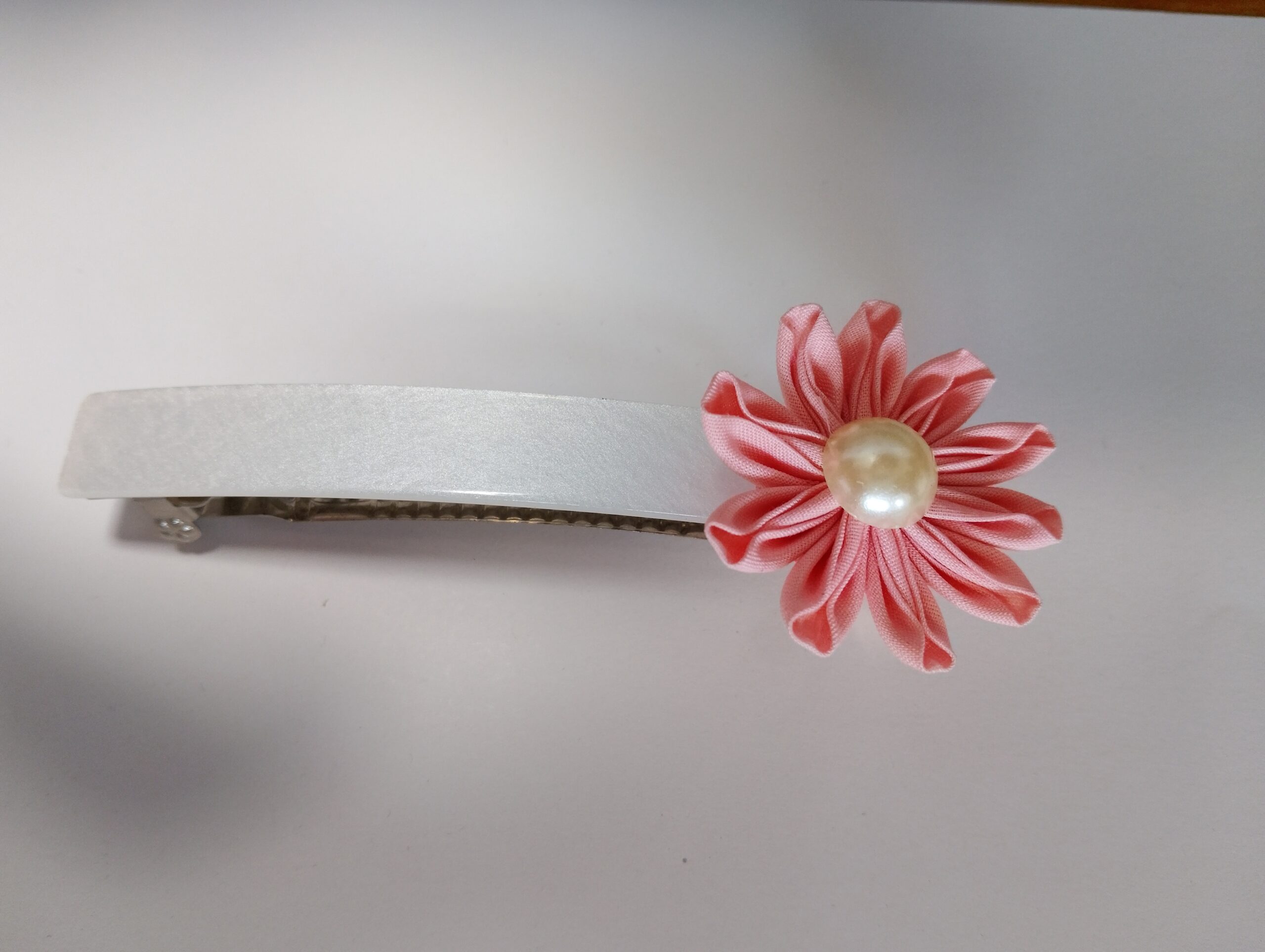 つまみ細工のバレッタ制作工程3
