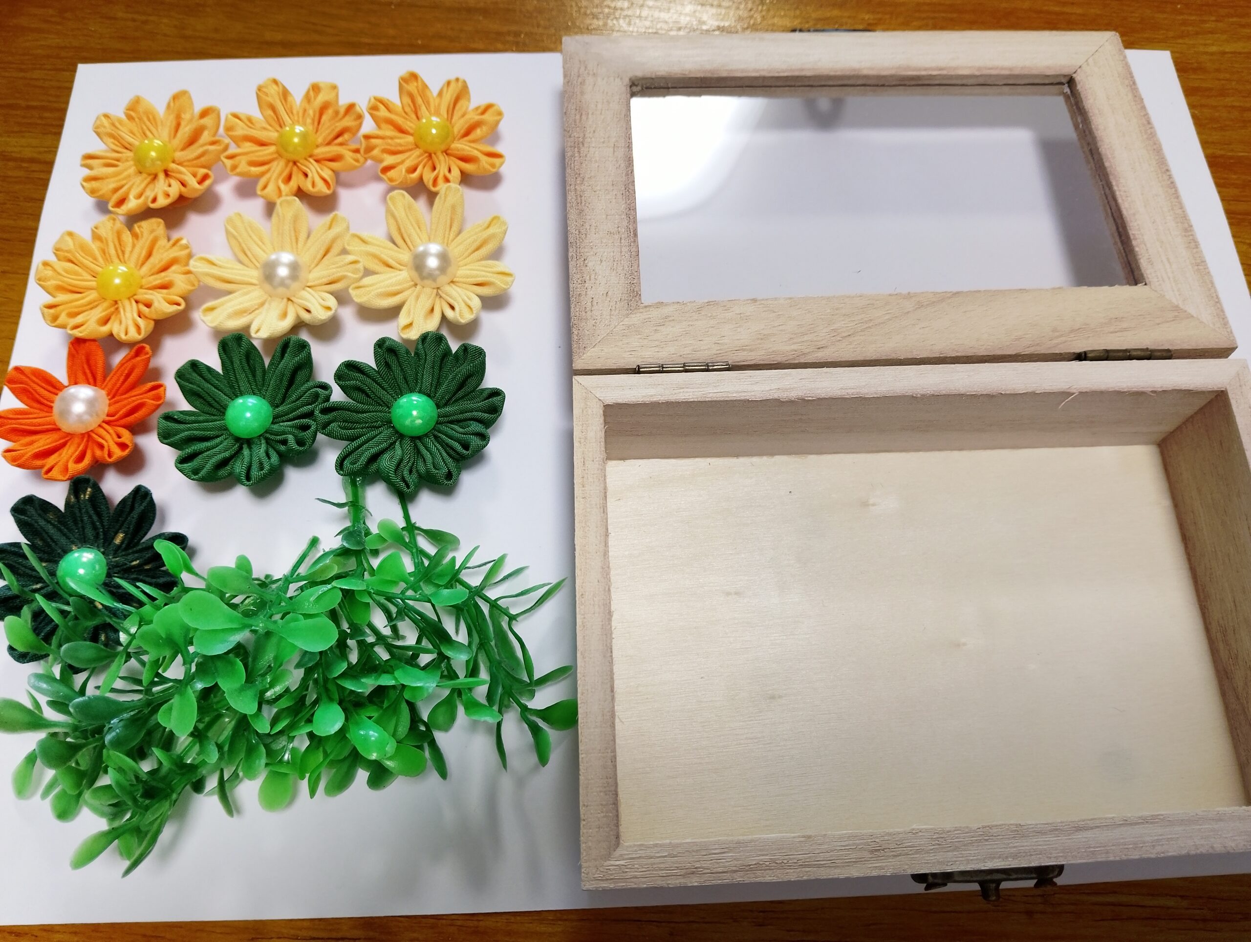つまみ細工のフラワーボックス制作工程1