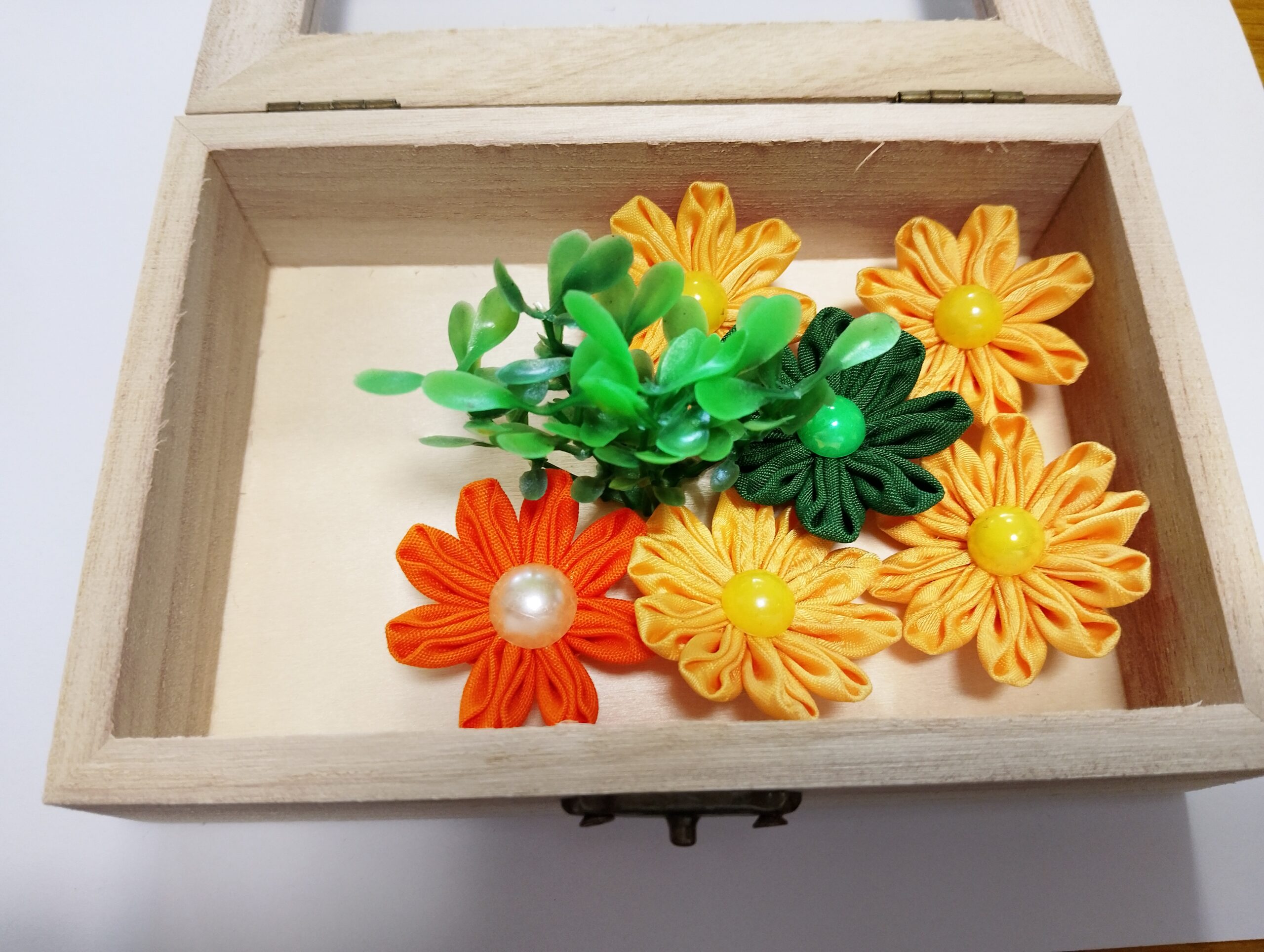 つまみ細工のフラワーボックス制作工程2